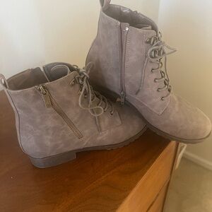 Never worn Market and spruce boots